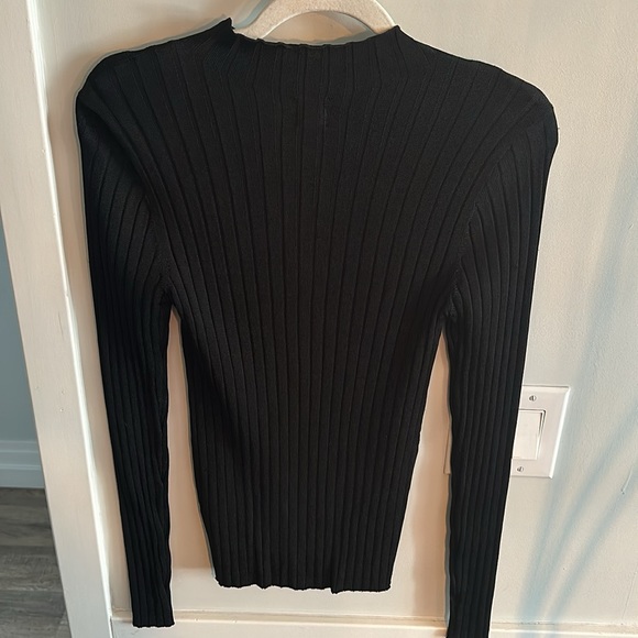 H&M Mock Neck Top - Picture 3 of 4